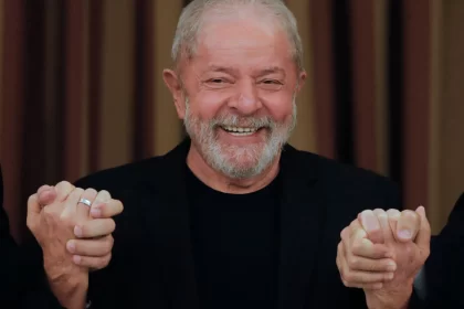 lula-celebra-aprovacao-do-projeto-de-isencao-do-ir-e-agradece-a-motta-e-lira