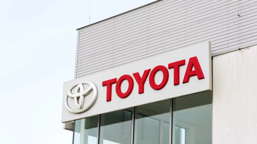 toyota-retomara-producao-em-novembro-com-motores-importados