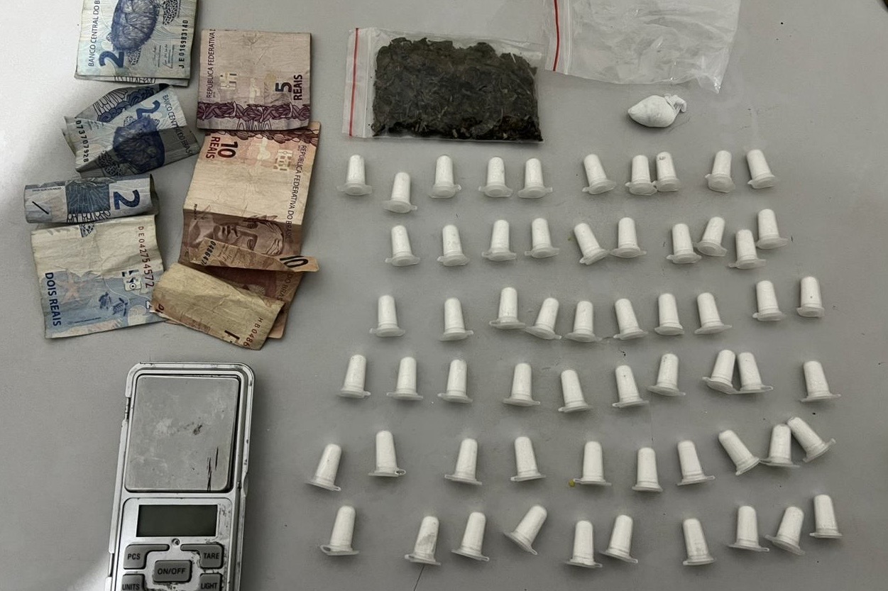 policia-apreende-homem-por-trafico-de-drogas-em-medeiros-neto