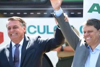 aliados-dizem-que-bolsonaro-deu-aval-a-candidatura-de-tarcisio,-mas-com-michelle-de-vice