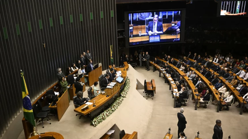comissao-do-congresso-aumenta-fundo-eleitoral-para-r$-4,9-bilhao-em-2026
