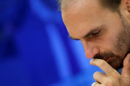 moraes-decide-avancar-com-denuncia-contra-eduardo-bolsonaro-sem-notificacao-pessoal