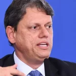 tarcisio-faz-visita-a-bolsonaro-em-prisao-domiciliar-ao-lado-de-flavio-e-jair-renan