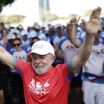 lula-corre-em-publico,-faz-provocacao-a-bolsonaro-e-fala-em-soberania-apos-aceno-de-trump