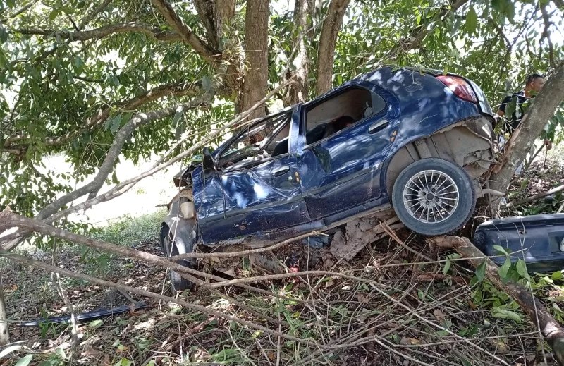 jovens-que-voltavam-de-festa-morrem-apos-carro-despencar-em-ribanceira-na-ba-001