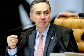 barroso-se-despede-da-presidencia-do-stf,-diz-que-tribunal-preservou-democracia-e-se-emociona