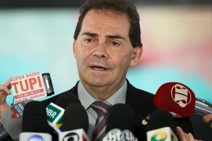 pl-ataca-paulinho,-aecio-e-temer-em-reuniao