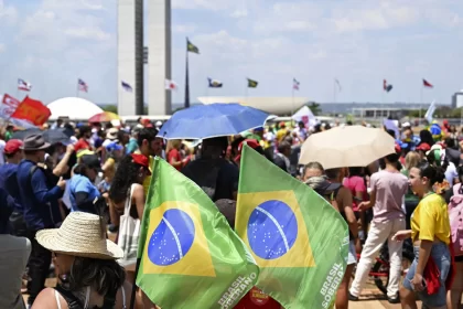 manifestantes-vao-as-ruas-em-sete-capitais-contra-a-pec-da-blindagem-e-anistia