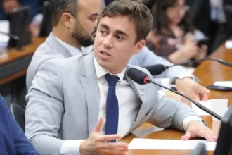 nikolas-ferreira-erra-voto-em-mp-e-e-acusado-de-agir-pro-governo-lula
