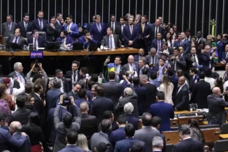 83%-de-mencoes-sobre-pec-da-blindagem-nas-redes-sociais-sao-negativas,-segundo-quaest