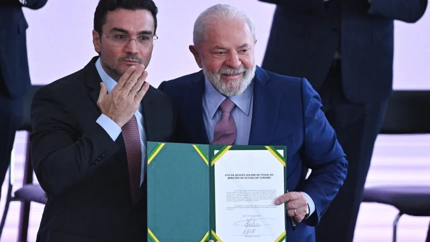 ministro-do-turismo-abandona-governo-apos-ultimato-do-partido