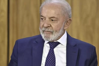 lula-acena-a-evangelicos-e-diz-que-maioria-dos-deputados-pouco-liga-para-o-povo