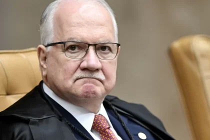 fachin-fala-em-contribuicao-de-barroso-para-democracia,-e-gilmar-diz-nao-guardar-magoas