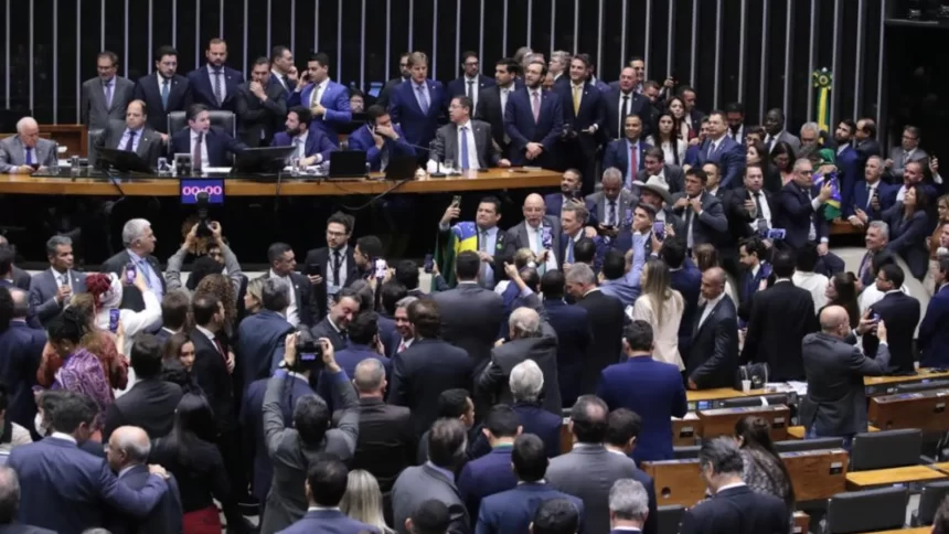 pec-tambem-blinda-deputados-estaduais-e-ameaca-processos-em-todo-o-pais