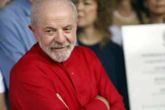 lula-diz-que-‘vira-latas’-queriam-que-ele-rastejasse-atras-de-trump
