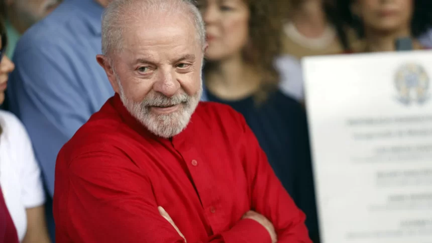 lula-diz-que-‘vira-latas’-queriam-que-ele-rastejasse-atras-de-trump