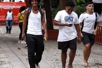 enem:-aplicativo-do-mec-traz-simulados-e-correcao-da-prova-de-redacao