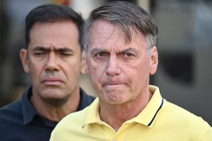 bolsonaro-parou-de-respirar-durante-crise-de-vomito,-diz-flavio