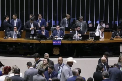 camara-aprova-pec-que-da-blindagem-inedita-ao-congresso-em-resposta-ao-stf