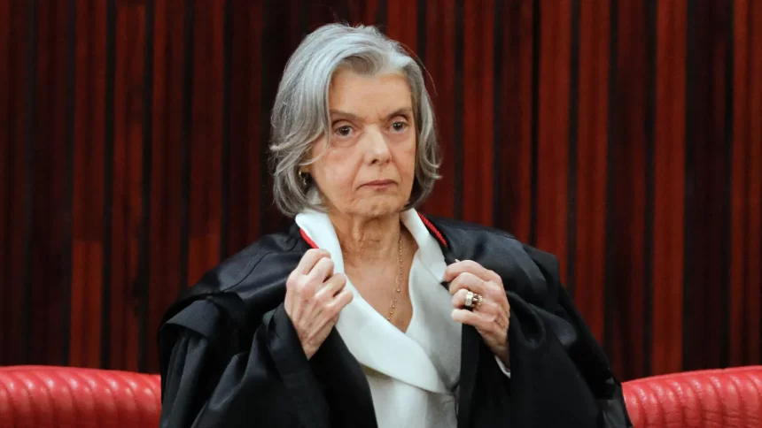 carmen-e-dino-dao-indiretas-e-provocam-fux-durante-julgamento-de-bolsonaro