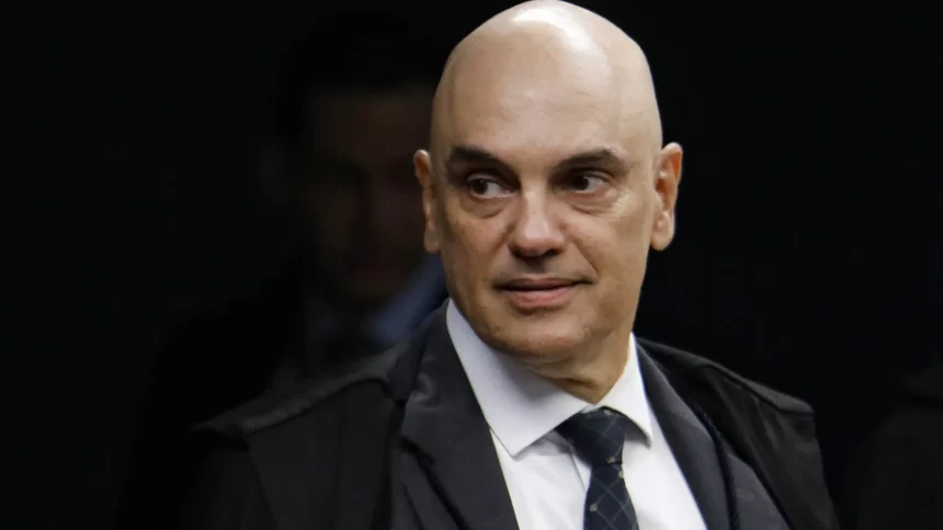 alexandre-de-moraes-vai-a-show-de-alcione-em-brasilia-e-e-ovacionado-aos-gritos-de-‘sem-anistia’