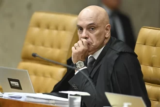 moraes-autoriza-que-bolsonaro-seja-submetido-a-procedimento-medico-no-domingo-(14)