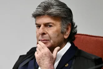 fux-vota-tres-vezes-para-anular-processo-contra-bolsonaro-e-trava-embate-com-metodos-de-moraes