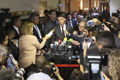 reuniao-com-embaixadores-foi-transmitida-para-propagar-desinformacao,-diz-moraes