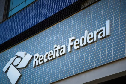 leilao-de-outubro-da-receita-federal-tem-brinquedos,-smartphones-por-r$-150-e-carro-por-r$-2.500