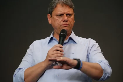 ministros-do-stf-esperam-retratacao-de-tarcisio-apos-escalada-de-discurso-no-7/9