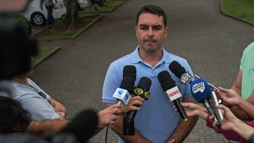 flavio-bolsonaro-diz-que-stf-‘entregara-cabeca-de-moraes-na-bandeja’