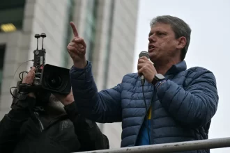 tarcisio-cobra-anistia,-pressiona-motta,-ataca-stf-e-chama-moraes-de-ditador-e-tirano