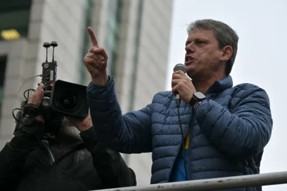 tarcisio-cobra-anistia,-pressiona-motta,-ataca-stf-e-chama-moraes-de-ditador-e-tirano