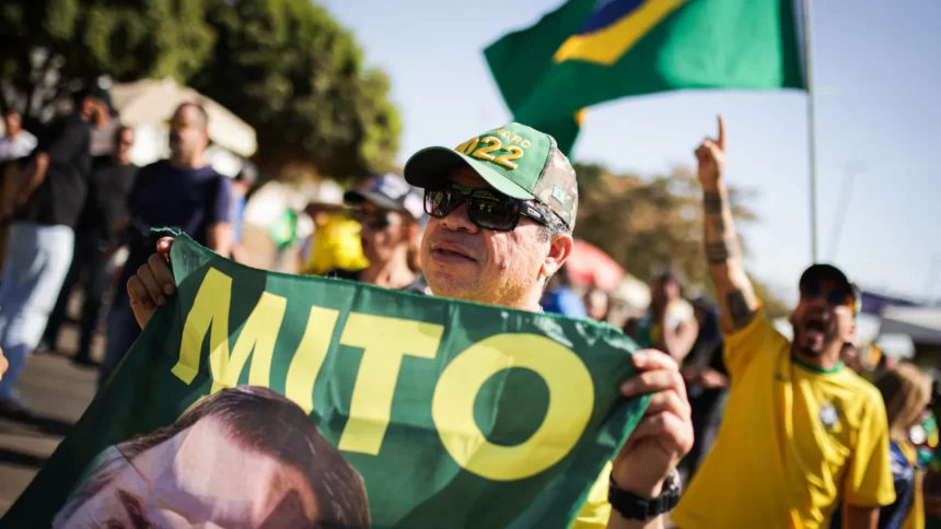 concentracao-de-ato-bolsonarista-em-copacabana-tem-bandeiras-dos-eua-e-faixas-contra-stf