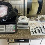 policia-militar-apreende-drogas-e-materiais-do-trafico-no-tancredo
