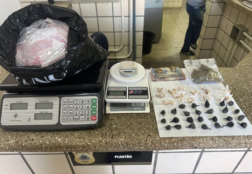 policia-militar-apreende-drogas-e-materiais-do-trafico-no-tancredo