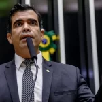 aliado-de-hugo-motta-e-alvo-da-pf,-e-stj-autoriza-busca-e-apreensao-em-apartamento-funcional