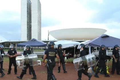 policia-do-senado-faz-varredura-com-cao-farejador-e-agentes-usam-drone-no-stf
