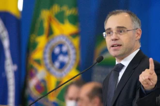 mendonca-bloqueia-r$-389-milhoes-do-sindnapi,-que-tem-irmao-de-lula-como-vice