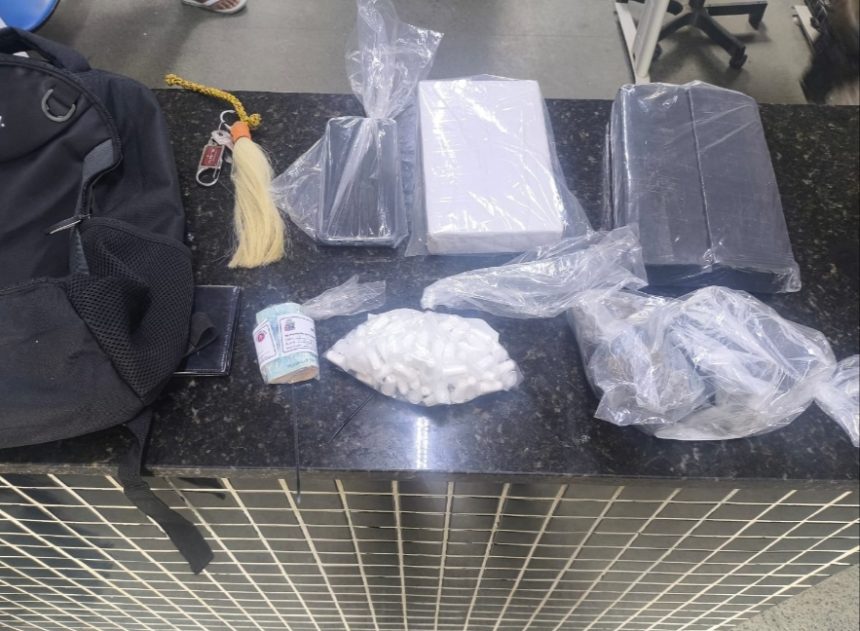 operacao-forca-total-prende-suspeito-com-drogas-no-vista-bela-em-itamaraju