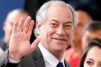 ciro-gomes-deixa-o-pdt-e-avalia-candidatura-contra-o-pt-em-2026