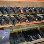policia-federal-e-pm/sp-apreendem-33-pistolas-e-carregadores-em-porto-feliz/sp