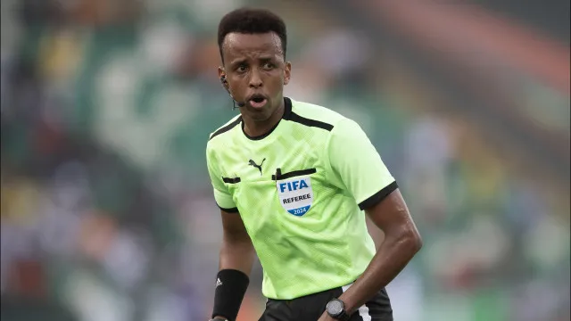 ‘acho-que-eles-tem-um-problema-com-o-meu-pais’,-diz-arbitro-somali-barrado-na-copa