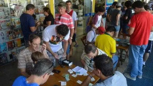 prefeitura-de-sao-paulo-faz-distribuicao-gratuita-de-albuns-e-figurinhas-da-copa