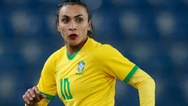 brasil-perde-amistoso-e-a-cabeca-para-os-estados-unidos-na-arena-castelao