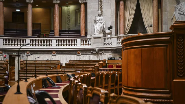 ‘paizinho-estado’,-troika-e-acusacoes-de-“hipocrisia”.-o-debate-da-psu