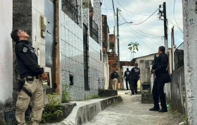 acao-contra-o-comando-vermelho-prende-35-na-bahia;-1-pessoa-foi-morta