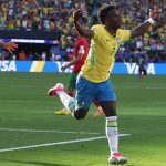 raphinha,-vini-jr.-e-douglas-santos-se-destacam-nos-numeros-da-estreia