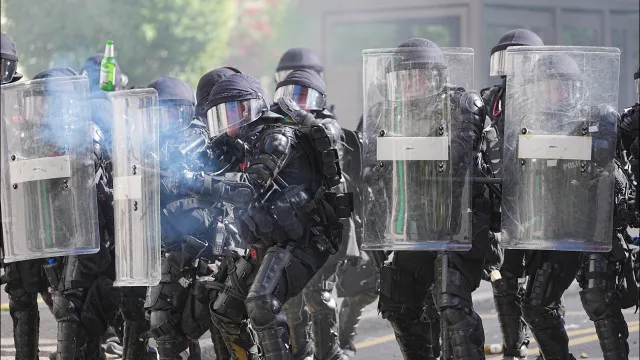 confrontos-entre-manifestantes-anti-g7-e-policia-perto-da-onu-em-genebra