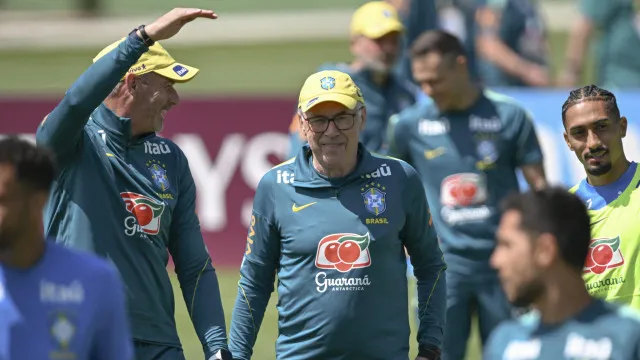 ainda-sem-neymar,-ancelotti-mantem-misterio-sobre-escalacao-para-estreia-na-copa